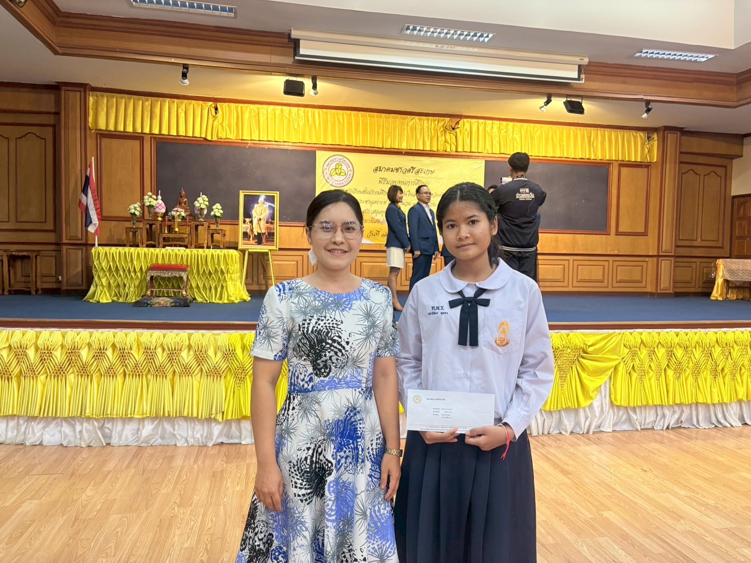 รับทุนการศึกษาจากสมาคมชาวจังหวัดศรีสะเกษ